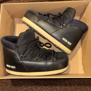 MOON BOOT Black EVX nylon pumps Women’s size 8/8.5 Like New !!